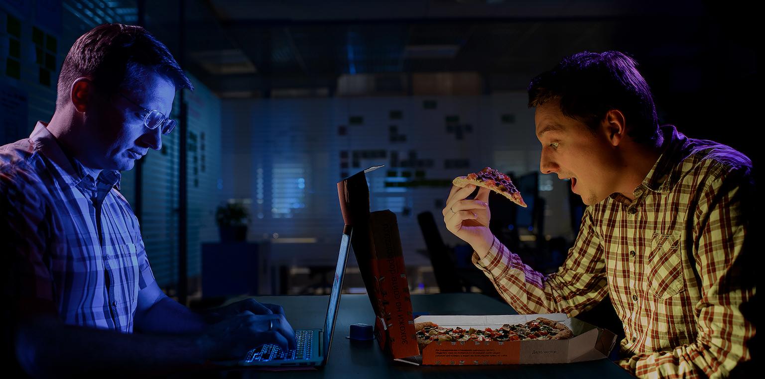 /img/eating-pizza.jpg